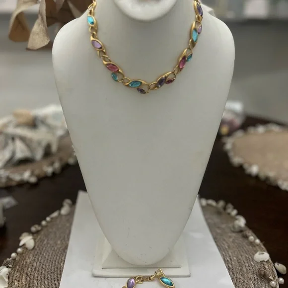 Signed Vintage TRIFARI TM Pastel Link Necklace Bracelet & Brooch Set - Picture 4 of 4